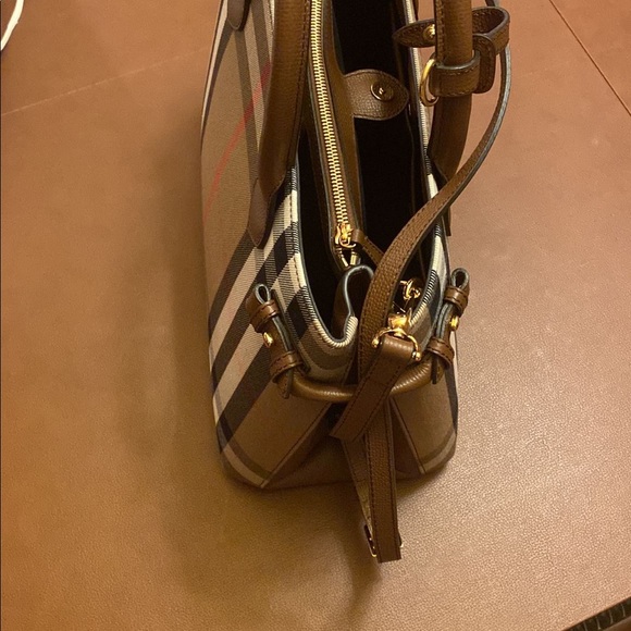 Burberry bag - Picture 2 of 5